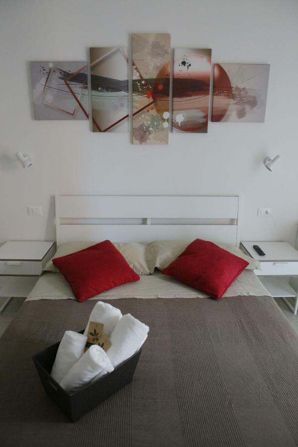 Soleluna Fiera 6 Rooms Bologna Eksteriør billede
