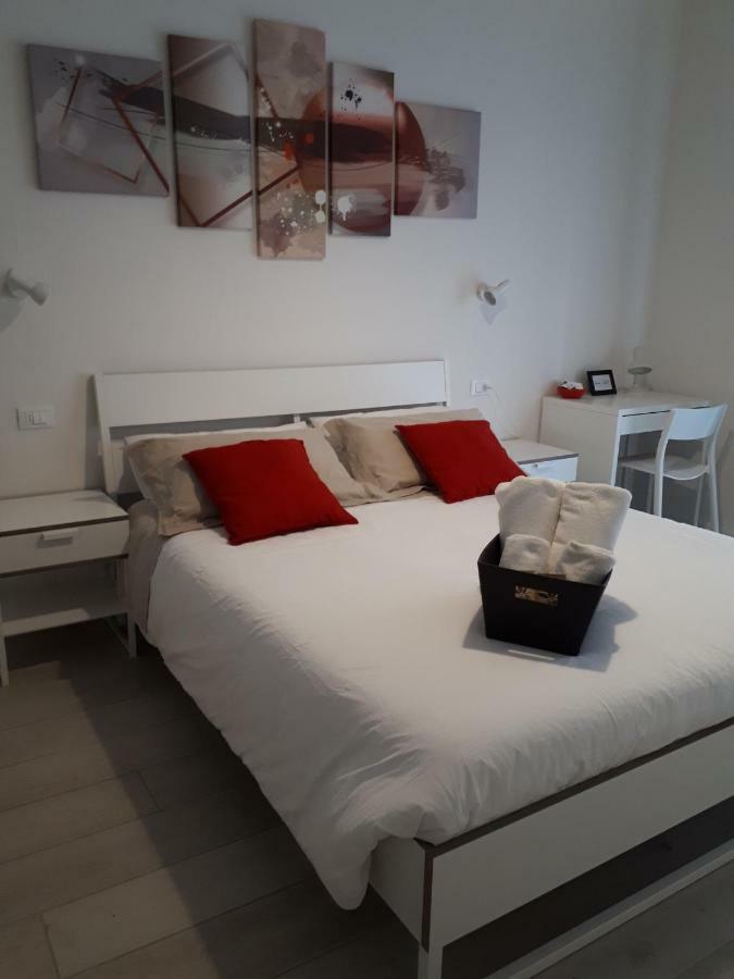 Soleluna Fiera 6 Rooms Bologna Eksteriør billede